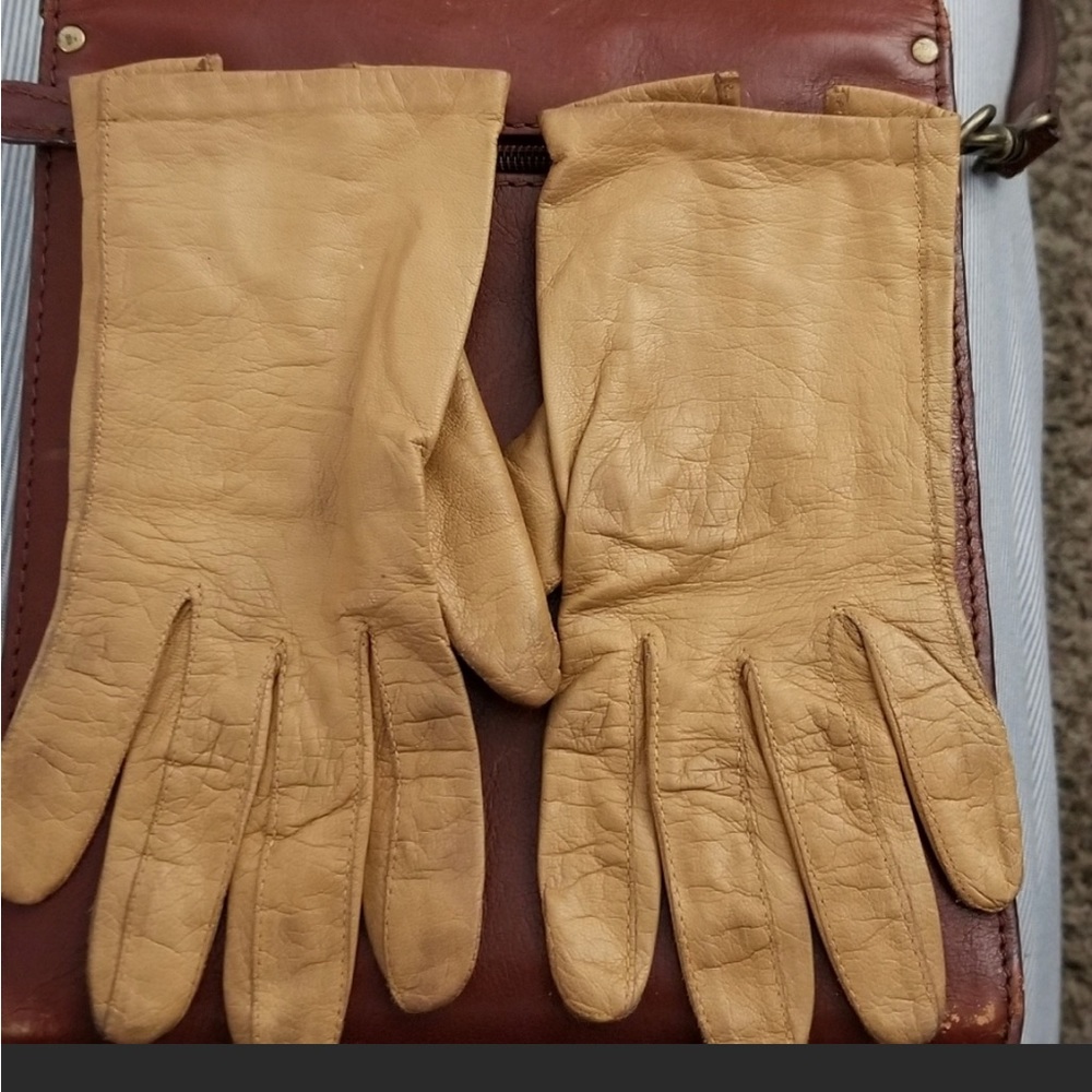 100% natural leather, pure silk gloves
